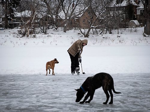 JESSICA LEE / WINNIPEG FREE PRESS

A boy enjoys the ice on the Red River near Redwood Park on January 11, 2022.








