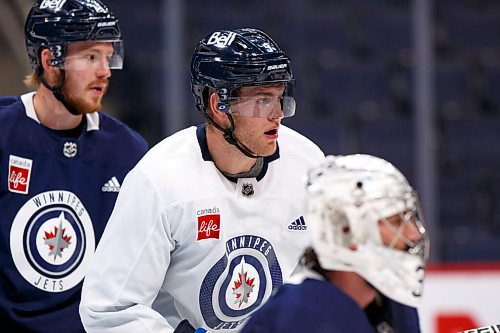 MIKE DEAL / WINNIPEG FREE PRESS
Winnipeg Jets' Andrew Copp (9) during practice at Canada Life Centre Wednesday morning.
220112 - Wednesday, January 12, 2022.