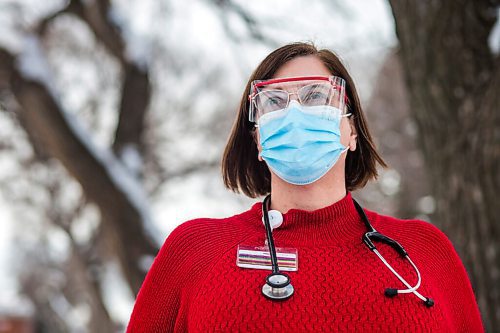 MIKAELA MACKENZIE / WINNIPEG FREE PRESS

Dr. Donna Neufeld poses for a portrait in Morden on Wednesday, Jan. 12, 2022. For Malak story.
Winnipeg Free Press 2022.