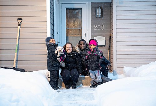 JESSICA LEE / WINNIPEG FREE PRESS

The Wilder family pose for a photo at their home on January 12, 2022. From left to right: Alyssa, 11, Jennifer, Lamont and Mackenna, 7.

Reporter: Maggie








