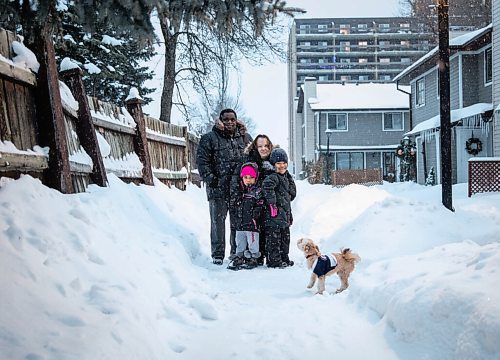 JESSICA LEE / WINNIPEG FREE PRESS

The Wilder family pose for a photo at their home on January 12, 2022. From left to right: Lamont, Mackenna, 7, Jennifer and Alyssa, 11.

Reporter: Maggie








