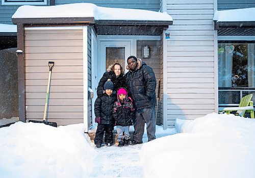 JESSICA LEE / WINNIPEG FREE PRESS

The Wilder family pose for a photo at their home on January 12, 2022. From left to right: Alyssa, 11, Jennifer, Mackenna, 7, and Lamont.

Reporter: Maggie








