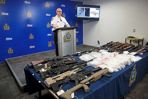 MIKE DEAL / WINNIPEG FREE PRESS
Winnipeg Police Inspector Elton Hall of the Organized Crime Unit speaks about Operation Phoenix during a press conference at Winnipeg Police Headquarters Thursday morning.
See Erik Pindera story
220113 - Thursday, January 13, 2022.