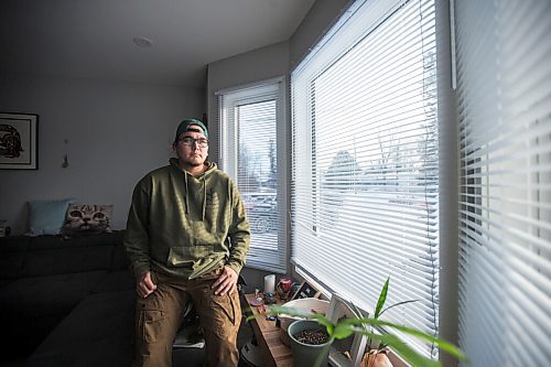 MIKAELA MACKENZIE / WINNIPEG FREE PRESS

Kevin Settee, who got COVID just before the New Year and went through monoclonal antibody treatment, poses for a portrait on Thursday, Jan. 13, 2022. For Danielle/Dylan story.
Winnipeg Free Press 2022.