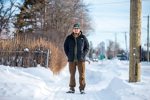 MIKAELA MACKENZIE / WINNIPEG FREE PRESS

Kevin Settee, who got COVID just before the New Year and went through monoclonal antibody treatment, poses for a portrait on Thursday, Jan. 13, 2022. For Danielle/Dylan story.
Winnipeg Free Press 2022.