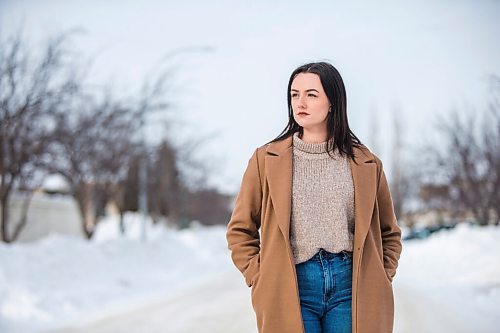 MIKAELA MACKENZIE / WINNIPEG FREE PRESS

Erica Silk, who found the virus minor but the public-health system confusing, poses for a portrait outside her home in Winnipeg on Friday, Jan. 14, 2022. For Danielle/Dylan story.
Winnipeg Free Press 2022.