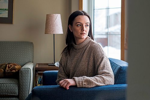 MIKAELA MACKENZIE / WINNIPEG FREE PRESS

Erica Silk, who found the virus minor but the public-health system confusing, poses for a portrait in her home in Winnipeg on Friday, Jan. 14, 2022. For Danielle/Dylan story.
Winnipeg Free Press 2022.