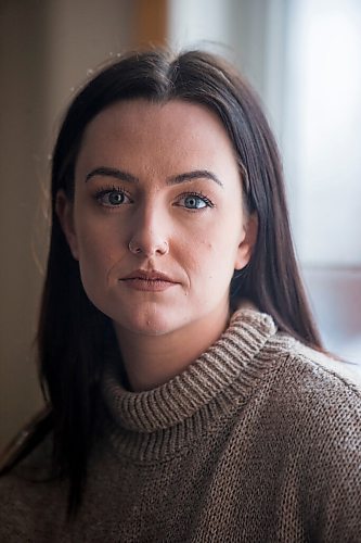 MIKAELA MACKENZIE / WINNIPEG FREE PRESS

Erica Silk, who found the virus minor but the public-health system confusing, poses for a portrait in her home in Winnipeg on Friday, Jan. 14, 2022. For Danielle/Dylan story.
Winnipeg Free Press 2022.