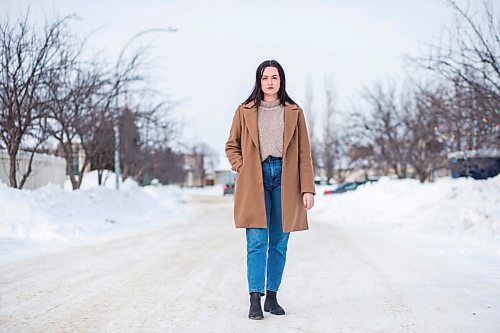 MIKAELA MACKENZIE / WINNIPEG FREE PRESS

Erica Silk, who found the virus minor but the public-health system confusing, poses for a portrait outside her home in Winnipeg on Friday, Jan. 14, 2022. For Danielle/Dylan story.
Winnipeg Free Press 2022.