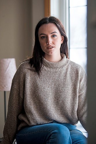 MIKAELA MACKENZIE / WINNIPEG FREE PRESS

Erica Silk, who found the virus minor but the public-health system confusing, poses for a portrait in her home in Winnipeg on Friday, Jan. 14, 2022. For Danielle/Dylan story.
Winnipeg Free Press 2022.