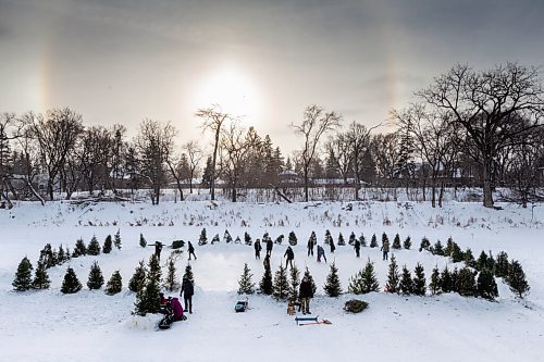 Daniel Crump / Winnipeg Free Press. People skate on a rink cleared on a section of the Assiniboine River in Winnipegs Wolseley neighbourhood on Saturday afternoon as ice crystals in the atmosphere cause the formation of sundogs. January 15, 2022.