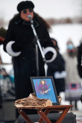 JOHN WOODS / WINNIPEG FREE PRESS
A singer performs  beside a photo at a memorial/celebration of life for musician Vince Fontaine at Oodena Circle at the Forks Sunday, January 16, 2022. 

Re: ?