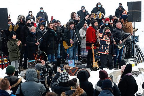 JOHN WOODS / WINNIPEG FREE PRESS
Eagle And Hawk and Indian City with friends and family sing at the end of a memorial/celebration of life for musician Vince Fontaine at Oodena Circle at the Forks Sunday, January 16, 2022. 

Re: ?
