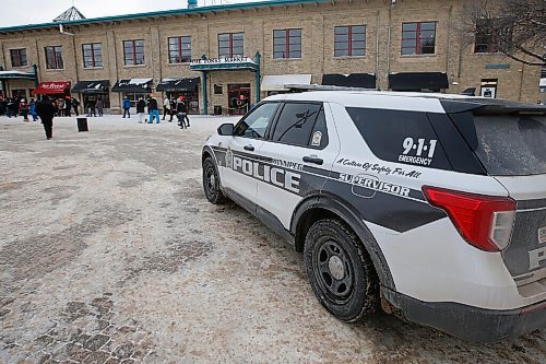 JOHN WOODS / WINNIPEG FREE PRESS
Police investigate an alleged stabbing at the Forks Sunday, January 16, 2022. 

Re: ?