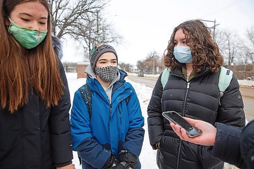 MIKE DEAL / WINNIPEG FREE PRESS
(from l-r) Iayana Kent, Nolan Swanson-Bilyk, and Sophie Piche grade 9 students from Kelvin High School took part in the walkout along with around 100 other students during the middle of class to raise awareness of lack of student safety. The walkout was organized by students at more than 75 schools.
See Maggie Macintosh story
220117 - Monday, January 17, 2022.