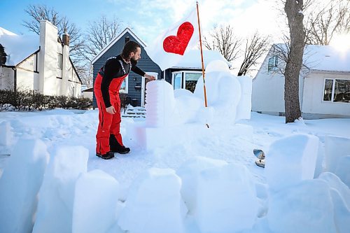 RUTH BONNEVILLE / WINNIPEG FREE PRESS

Local Space man snow sculpture

St. Vital Homeowner, Brad Gerbrandt, with his snow sculpture made of a space man holding a heart flag outside his home Monday. 

Gerbrandt. made the sculpture and named it n the name of love, because he was disgusted with the division hes seen around COVID.


Jan 17th,  20227