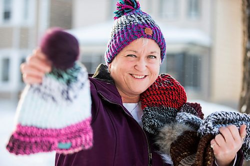 MIKAELA MACKENZIE / WINNIPEG FREE PRESS

Kyla Simms poses for a portrait with her toques in Winnipeg on Tuesday, Jan. 18, 2022. She is an armed forces veteran who has ptsd and, as therapy, was taught how to use a type of loom to make toques. She has since made so many she was able to give some to fellow patients and nurses at the health care facility in Ontario she was at and has recently donated 50 of them to Lighthouse Mission. For Kevin story.
Winnipeg Free Press 2022.