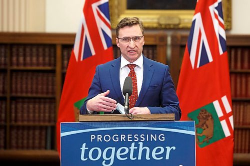 MIKE DEAL / WINNIPEG FREE PRESS
Dr. Ed Buchel (pictured), provincial specialty lead, surgery, along with Health Minister Audrey Gordon, Dr. Peter MacDonald, chair, Diagnostic and Surgical Recovery Task Force Steering Committee, and Dr. Mary-Jane Seager, provincial specialty lead, womens health, as well as virtual participants, Matthew Lister, project team director, Diagnostic and Surgical Recovery Task Force, and Ian Shaw, lead, provincial health system transformation during an update from the Diagnostic and Surgical Recovery Task Force held at the Manitoba Legislative building Wednesday afternoon.
220119 - Wednesday, January 19, 2022.