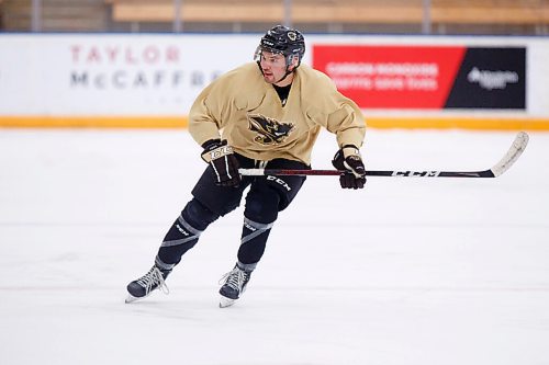 MIKE DEAL / WINNIPEG FREE PRESS
UofM Bisons mens hockey forward Tony Apetagon (20) during practice at Wayne Fleming Arena Thursday morning.
See Taylor Allen story
220120 - Thursday, January 20, 2022.