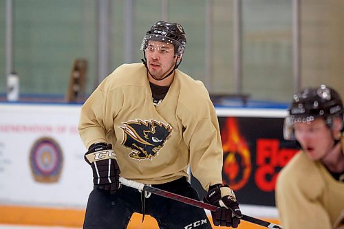 MIKE DEAL / WINNIPEG FREE PRESS
UofM Bisons mens hockey forward Tony Apetagon (20) during practice at Wayne Fleming Arena Thursday morning.
See Taylor Allen story
220120 - Thursday, January 20, 2022.