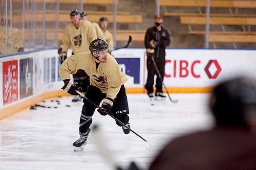 MIKE DEAL / WINNIPEG FREE PRESS
UofM Bisons mens hockey forward Tony Apetagon (20) during practice at Wayne Fleming Arena Thursday morning.
See Taylor Allen story
220120 - Thursday, January 20, 2022.