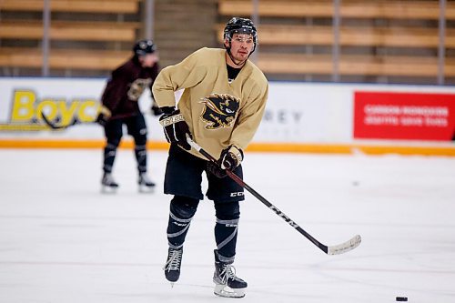 MIKE DEAL / WINNIPEG FREE PRESS
UofM Bisons mens hockey forward Tony Apetagon (20) during practice at Wayne Fleming Arena Thursday morning.
See Taylor Allen story
220120 - Thursday, January 20, 2022.