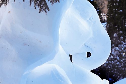 RUTH BONNEVILLE / WINNIPEG FREE PRESS

Local - Elephant Snow sculpture 

A large, smiling, sculpture of a sitting elephant on the front lawn of this Tuxedo Home.

See Malak story.

Jan 20th,  20227