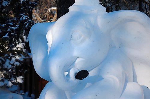 RUTH BONNEVILLE / WINNIPEG FREE PRESS

Local - Elephant Snow sculpture 

A large, smiling, sculpture of a sitting elephant on the front lawn of this Tuxedo Home.

See Malak story.

Jan 20th,  20227