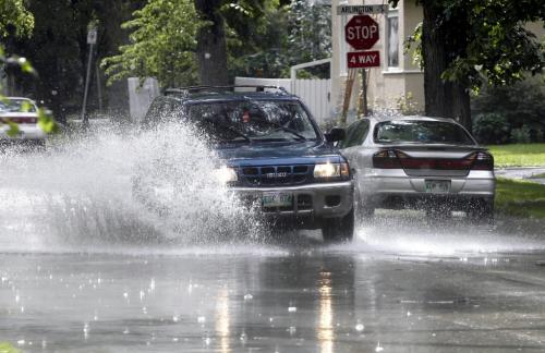 BORIS.MINKEVICH@FREEPRESS.MB.CA  100705 BORIS MINKEVICH / WINNIPEG FREE PRESS Cars splash through the water on Wolseley near Arlington.