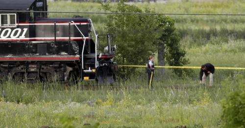 BORIS.MINKEVICH@FREEPRESS.MB.CA  100705 BORIS MINKEVICH / WINNIPEG FREE PRESS Body found near Gunn Road and Saunders. Police at scene.