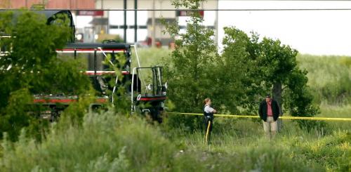 BORIS.MINKEVICH@FREEPRESS.MB.CA  100705 BORIS MINKEVICH / WINNIPEG FREE PRESS Dead body found. RCMP at the scene on Gunn Road near Saunders.