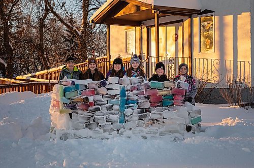 JESSICA LEE / WINNIPEG FREE PRESS

Everly Sherry, 12, Madison Corbett, 11, Blake Darragh, 12, Ethan Corbett, 14, Cooper Darragh, 9, and London Sherry, 9, pose in front of the ice church they created in front of the Rosser church on January 20, 2022.

Reporter: Brenda






