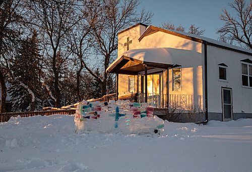 JESSICA LEE / WINNIPEG FREE PRESS

An ice church local children created in front of the Rosser church is photographed on January 20, 2022.

Reporter: Brenda





