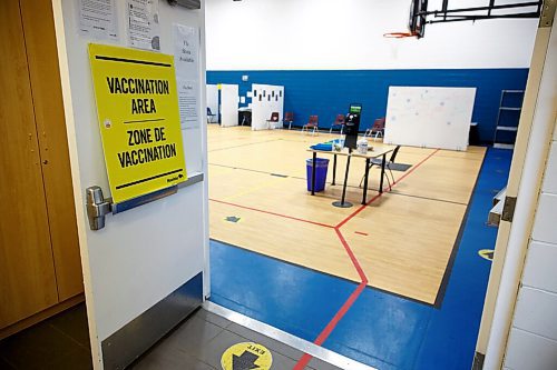 MIKE DEAL / WINNIPEG FREE PRESS
The entrance to the vaccine clinic.
Ma Mawi Wi Chi Itata Centre vaccine clinic at 363 McGregor Street, brings in a lot of community support and Indigenous tradition including a morning smudge of the vaccines. The atmosphere of togetherness and one-on-one support has helped many in the area who may be wary of getting the vaccine.
See Melissa Martin story
220121 - Friday, January 21, 2022.