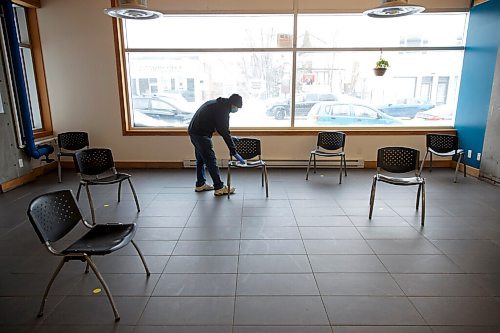 MIKE DEAL / WINNIPEG FREE PRESS
Wellness helper, Domo Thibodeau, cleans a chair in the post immunization room at the Ma Mawi Wi Chi Itata Urban Indigenous Vaccination Centre Friday morning.
Ma Mawi Wi Chi Itata Centre vaccine clinic at 363 McGregor Street, brings in a lot of community support and Indigenous tradition including a morning smudge of the vaccines. The atmosphere of togetherness and one-on-one support has helped many in the area who may be wary of getting the vaccine.
See Melissa Martin story
220121 - Friday, January 21, 2022.