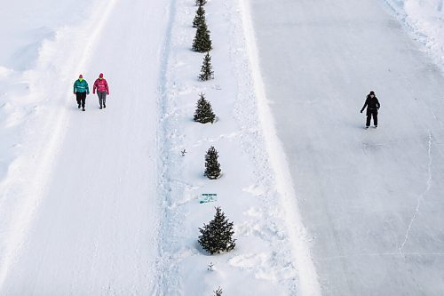 Daniel Crump / Winnipeg Free Press. People walk and others skate on the river trail at the Forks in Winnipeg, Saturday afternoon. The trail is a popular destination for locals and visitors even during winter. January 22, 2022.