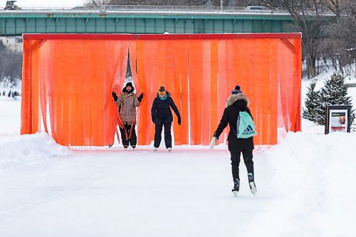 Daniel Crump / Winnipeg Free Press. People pass through the Open Border warming hut on the Assiniboine River near the Forks in Winnipeg, Saturday afternoon. January 22, 2022.