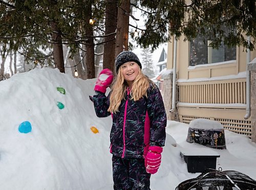 JESSICA LEE / WINNIPEG FREE PRESS

Kaya Raimbault is photographed at the ice castle she built with the help of her neighbour Maurice "Mo" Barriault on January 21, 2022.

Reporter: Melissa





