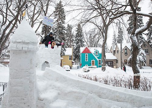 JESSICA LEE / WINNIPEG FREE PRESS

Kaya Raimbault (right) and Maurice "Mo" Barriault, neighbours who formed an unlikely friendship, are photographed on January 21, 2022 at the ice castle they built.

Reporter: Melissa



