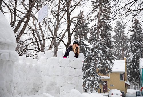 JESSICA LEE / WINNIPEG FREE PRESS

Kaya Raimbault is photographed at the ice castle she built with the help of her neighbour Maurice "Mo" Barriault on January 21, 2022.

Reporter: Melissa




