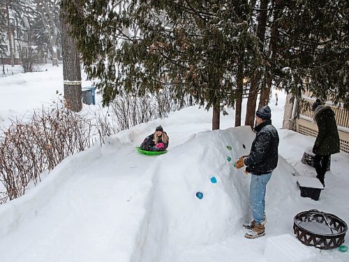 JESSICA LEE / WINNIPEG FREE PRESS

Kaya Raimbault (left) is photographed going down the slide on a sled at the ice castle she built with the help of her neighbour Maurice "Mo" Barriault (middle) on January 21, 2022.

Reporter: Melissa



