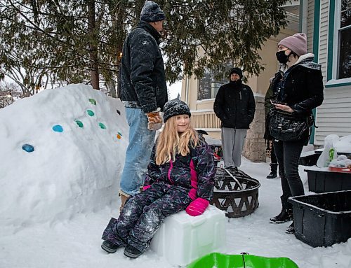 JESSICA LEE / WINNIPEG FREE PRESS

Winnipeg Free Press reporter Melissa Martin (right) interviews Maurice "Mo" Barriault (left) and Mike Raimbault (father of Kaya) on January 21, 2022. Kaya Raimbault (sitting) and Maurice "Mo" Barriault are neighbours who formed an unlikely friendship and built a giant ice castle on Barriaults yard together. 

Reporter: Melissa




