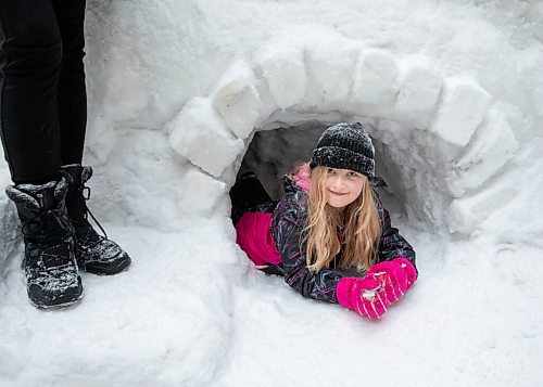 JESSICA LEE / WINNIPEG FREE PRESS

Kaya Raimbault is photographed at the ice castle she built with the help of her neighbour Maurice "Mo" Barriault on January 21, 2022.

Reporter: Melissa





