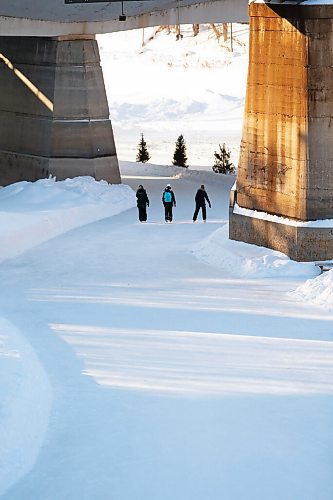 JOHN WOODS / WINNIPEG FREE PRESS
Skaters enjoy the 6 kilometre Nestaweya River Trail Monday, January 24, 2022. The trail which is on the Red and Assiboine rivers runs from Hugo to Churchill Drive and was officially opened today.

Re: ?