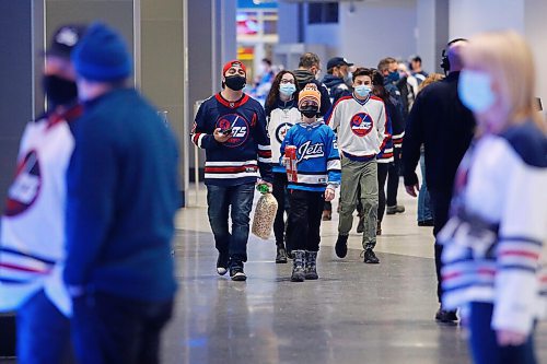 JOHN WOODS / WINNIPEG FREE PRESS
250 fans were allowed in to cheer on the Winnipeg Jets against the Florida Panthers in NHL action in Winnipeg Tuesday, January 25, 2022. The number of fans were restricted due to provincial COVID-19 health restrictions.

Re: Bell