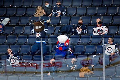 JOHN WOODS / WINNIPEG FREE PRESS
Fans and mascots react to a Florida Panthers' goal against the Winnipeg Jets. 250 fans were allowed in to cheer on the Winnipeg Jets against the Florida Panthers in NHL action in Winnipeg Tuesday, January 25, 2022. The number of fans were restricted due to provincial COVID-19 health restrictions.

Re: Bell