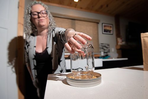 Mike Sudoma / Winnipeg Free Press
Jess Lester rims a glass with some Railyard Spice Company caesar spice product in her kitchen/work space at her home Tuesday afternoon
January 25, 2022