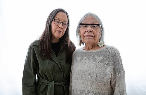 JESSICA LEE / WINNIPEG FREE PRESS

Roberta Stout (left) and her mom Madeleine Dion Stout are photographed at Robertas home on January 26, 2022. Robertas dad and Madeleines husband, Bob, was diagnosed with Alzheimers about three years ago.

Reporter: Sabrina




