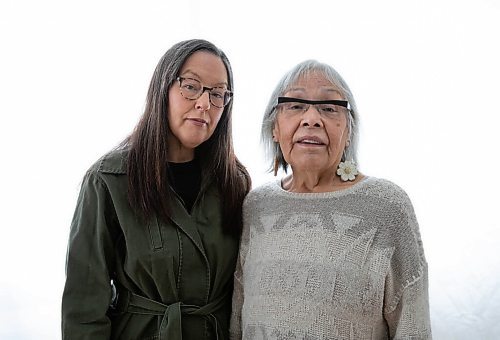 JESSICA LEE / WINNIPEG FREE PRESS

Roberta Stout (left) and her mom Madeleine Dion Stout are photographed at Robertas home on January 26, 2022. Robertas dad and Madeleines husband, Bob, was diagnosed with Alzheimers about three years ago.

Reporter: Sabrina





