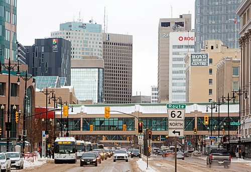 MIKE DEAL / WINNIPEG FREE PRESS
Downtown Winnipeg looking east along Portage Avenue from Balmoral Street Wednesday afternoon.
220126 - Wednesday, January 26, 2022.